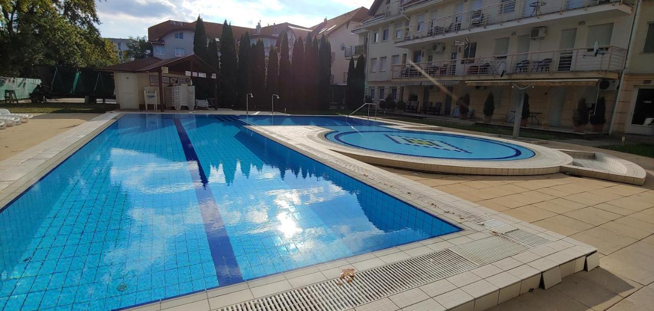 Panorama Lux Wellness Apartman ไฮจ์ดุสโซบอสโล ภายนอก รูปภาพ