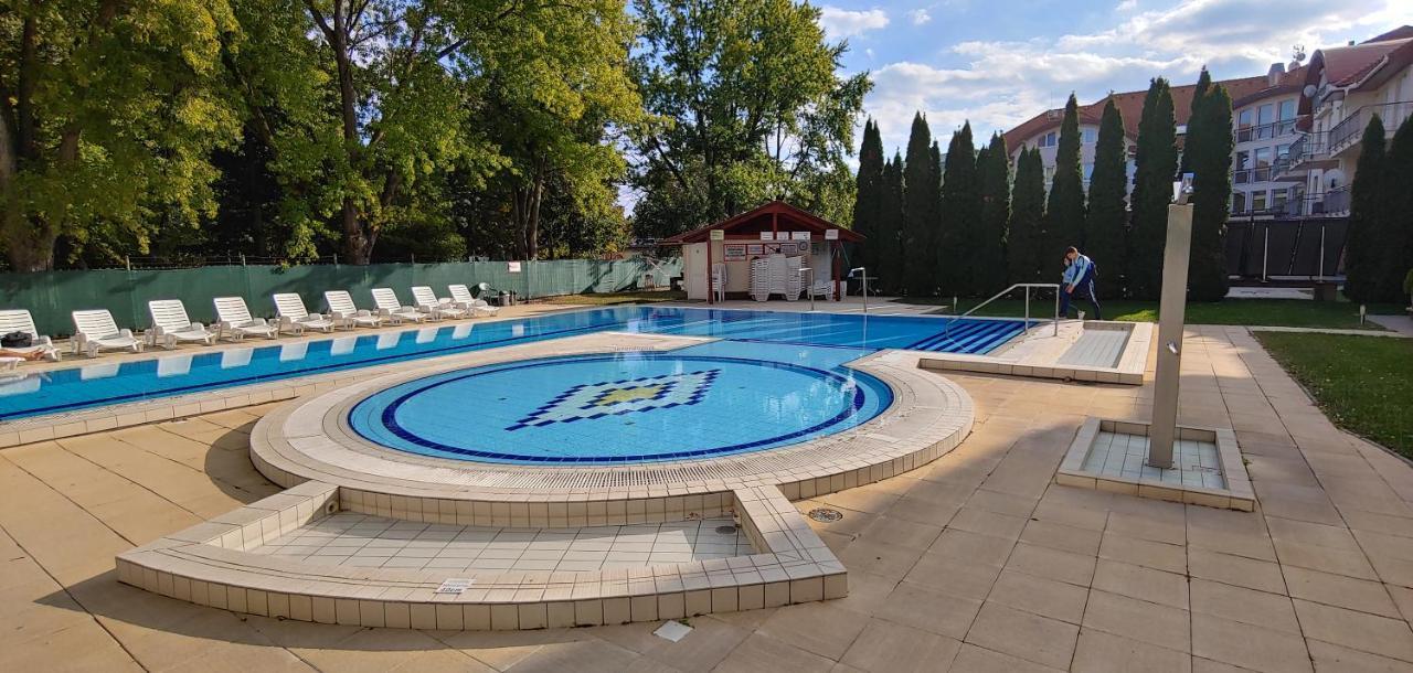 Panorama Lux Wellness Apartman ไฮจ์ดุสโซบอสโล ภายนอก รูปภาพ