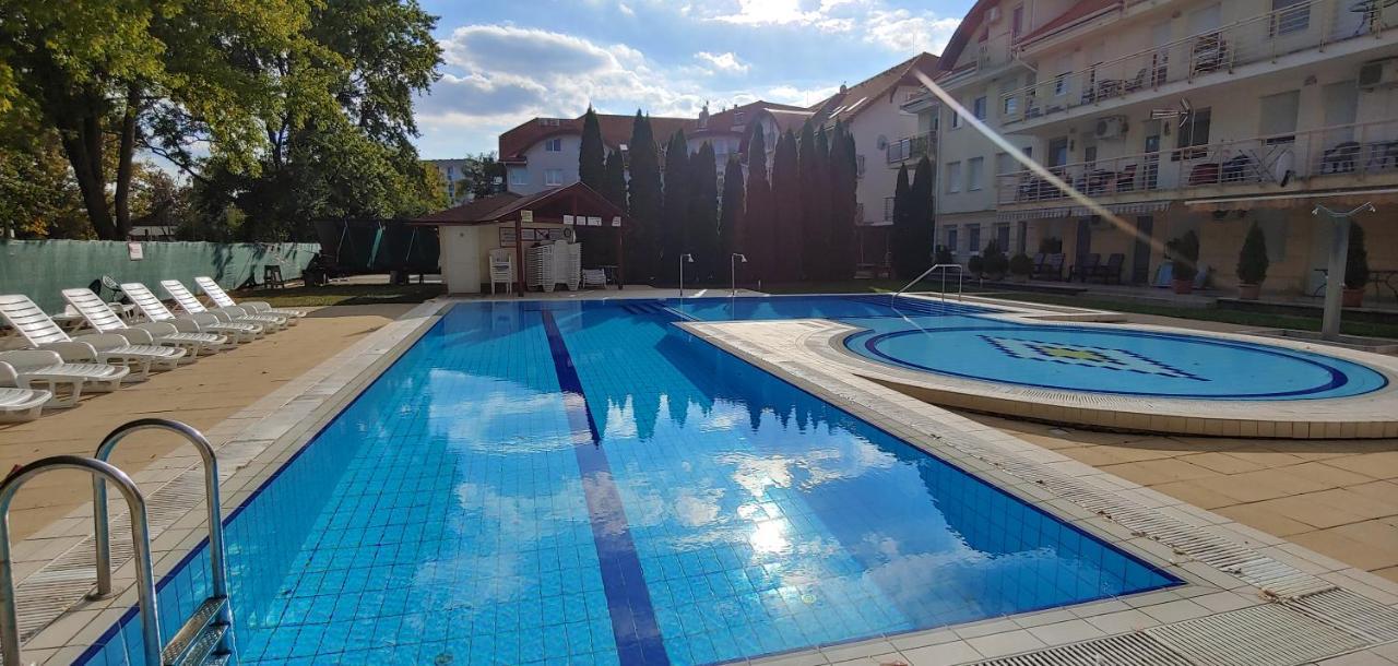 Panorama Lux Wellness Apartman ไฮจ์ดุสโซบอสโล ภายนอก รูปภาพ