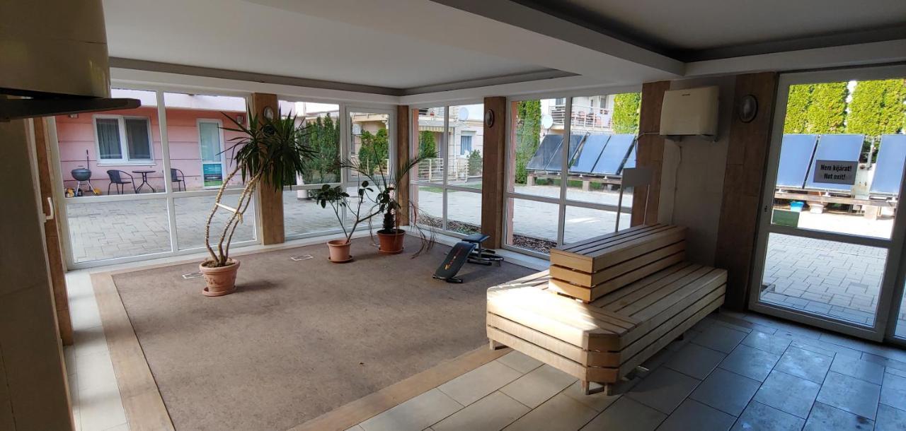 Panorama Lux Wellness Apartman ไฮจ์ดุสโซบอสโล ภายนอก รูปภาพ